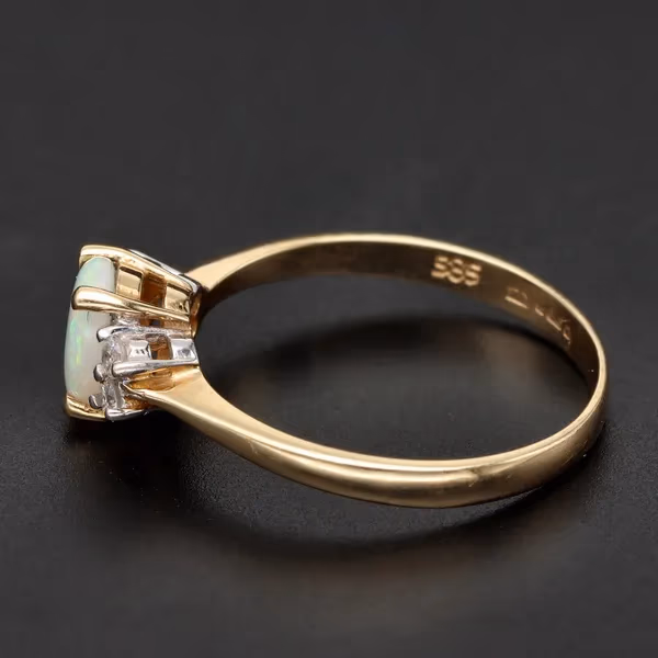14ct Gold Opal Diamond Ring