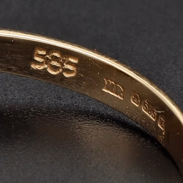 14ct Gold Opal Diamond Ring