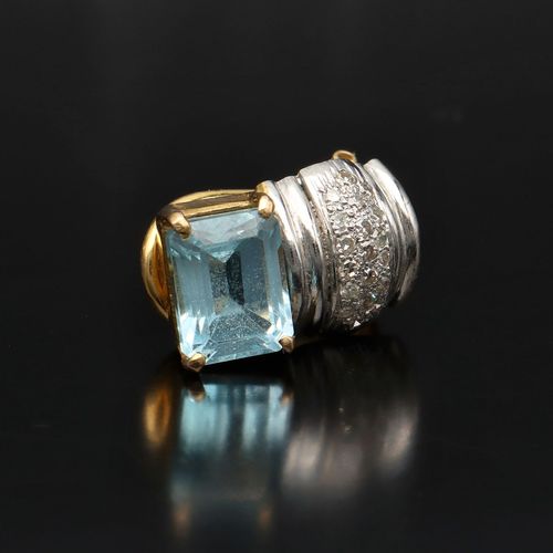 Vintage 18ct Gold Aquamarine and Diamond Earrings image-5
