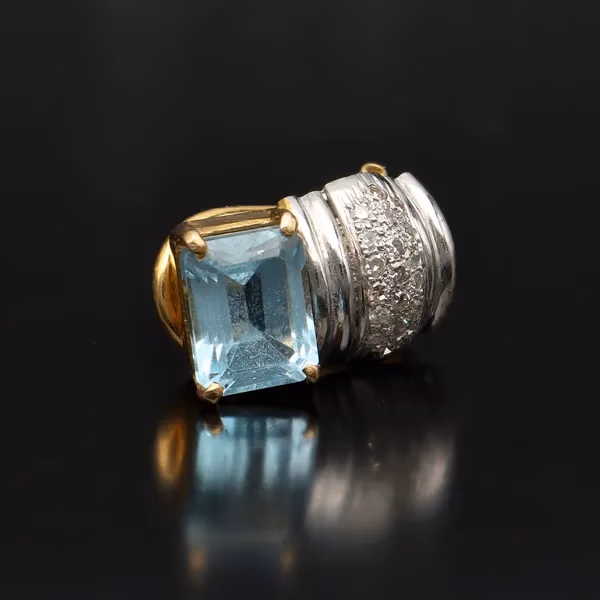 Vintage 18ct Gold Aquamarine and Diamond Earrings
