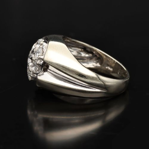 14ct Gold Diamond Ring image-5