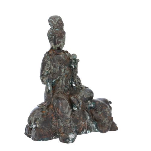 Antique Chinese Bronze Figure of Guanyin image-5