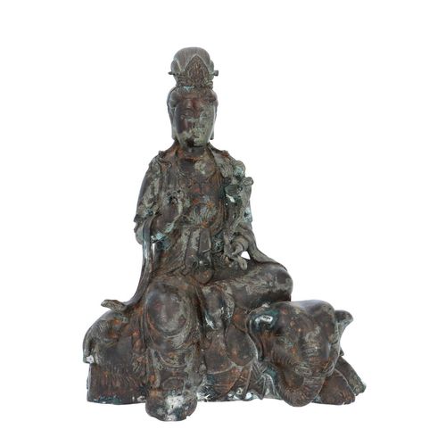 Antique Chinese Bronze Figure of Guanyin image-1