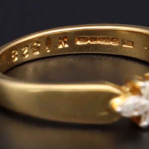 18ct Gold Sapphire Diamond Ring