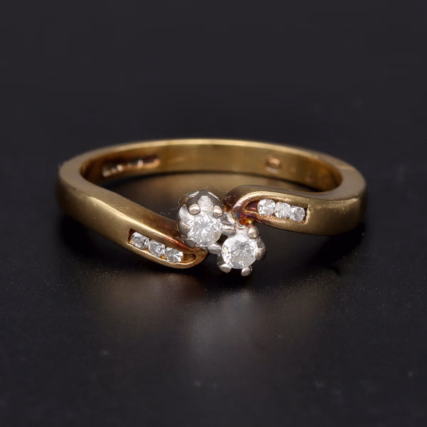 18ct Gold Diamond Toi et Moi Ring