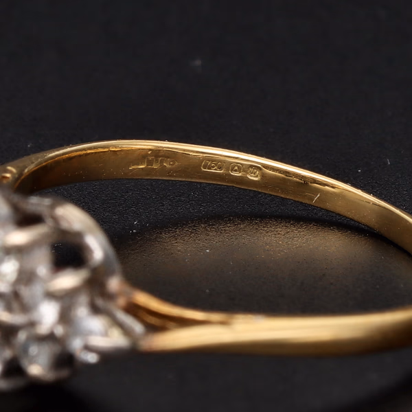 18ct Gold Diamond Ring