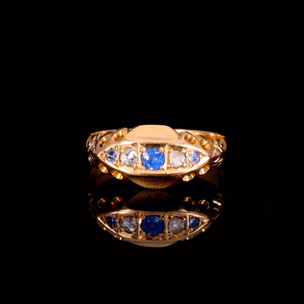 360° view of The Antique Post Edwardian 1915 Sapphire And Diamond Ring