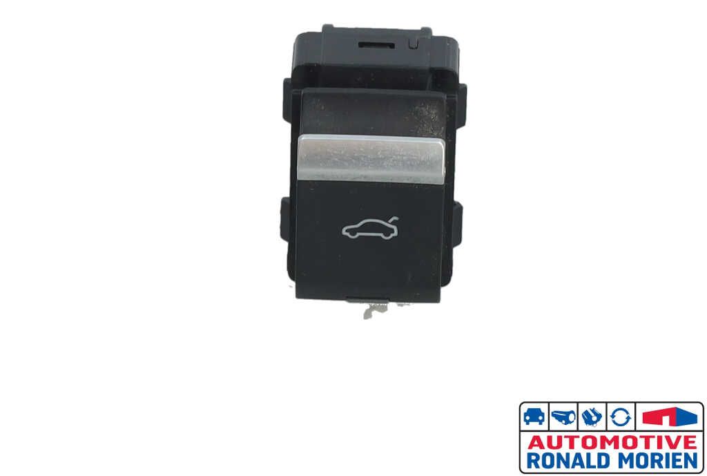 Used Tailgate switch Audi A4 (B9) 2.0 TDI Ultra 16V Price € 9,99 Inclusive VAT offered by Automaterialen Ronald Morien B.V.