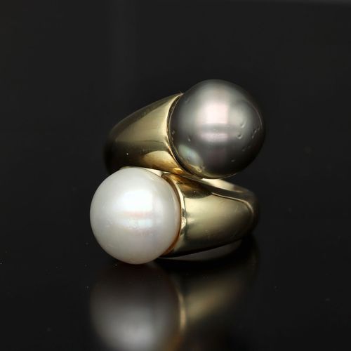 14K Gold Tahitian and White Pearl Ring image-2