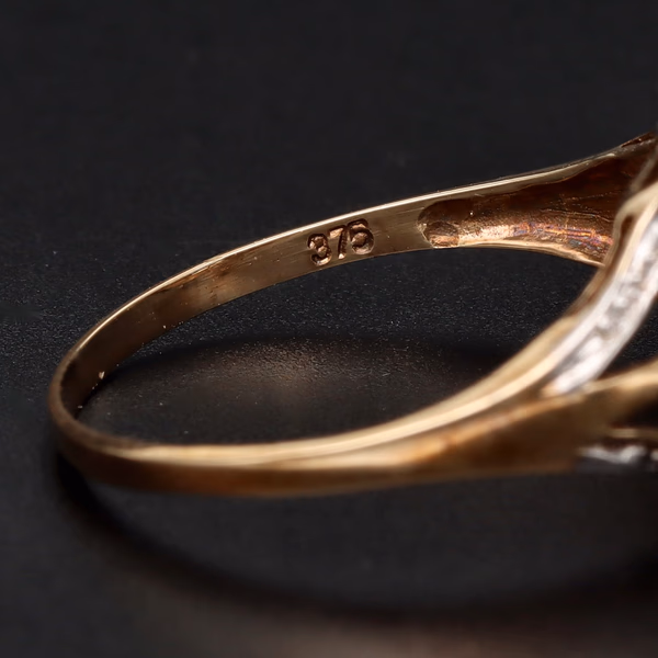 9ct Gold Topaz and Diamond Ring