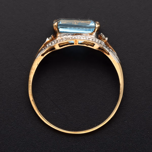 9ct Gold Topaz and Diamond Ring