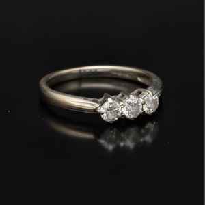 18ct Gold Brilliant cut Diamond Ring.