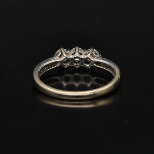 18ct Gold Brilliant cut Diamond Ring. image-5