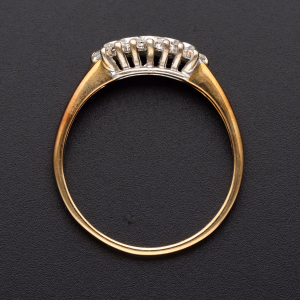 9ct Gold Emerald & Diamond Ring