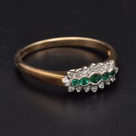 9ct Gold Emerald & Diamond Ring