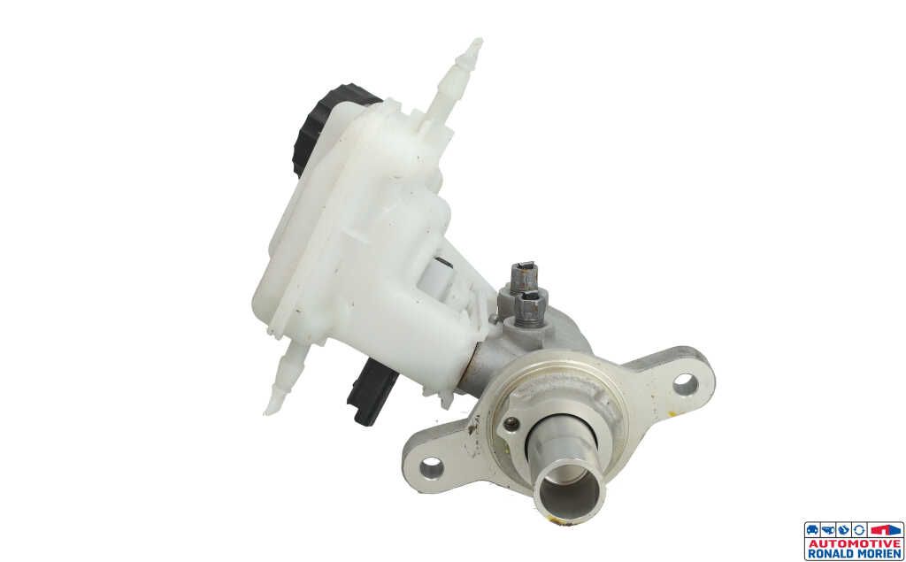 Used Master cylinder Peugeot 3008 II (M4/MC/MJ/MR) 1.2 12V e-THP PureTech 130 Price € 35,00 Margin scheme offered by Automaterialen Ronald Morien B.V.