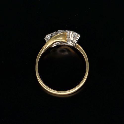 Vintage 18ct Gold Three Stone Diamond Ring image-6