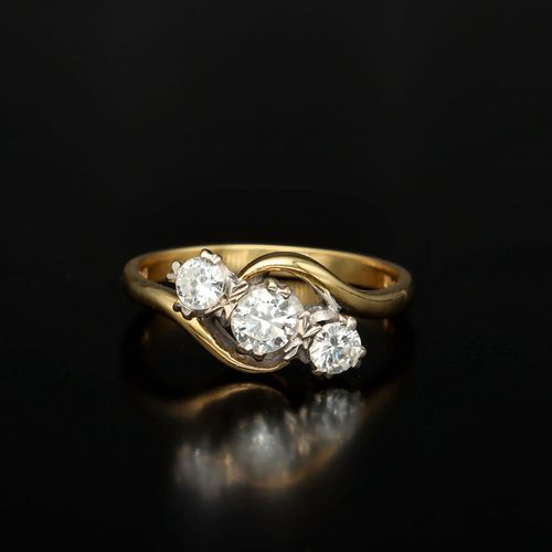 Vintage 18ct Gold Three Stone Diamond Ring image-2