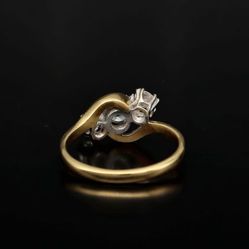 Vintage 18ct Gold Three Stone Diamond Ring image-4
