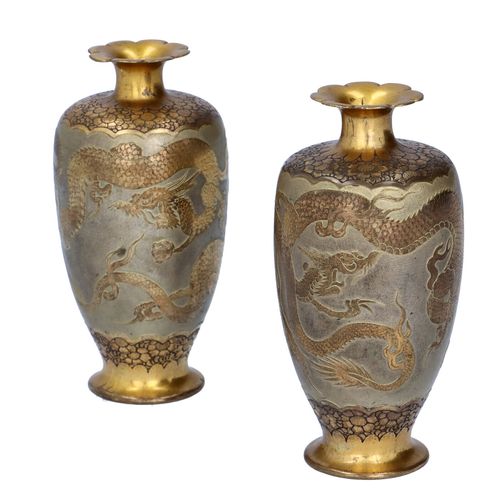 Pair of Small Signed Japanese Vases image-2