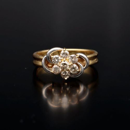 Vintage 18ct Gold Diamond Ring image-2