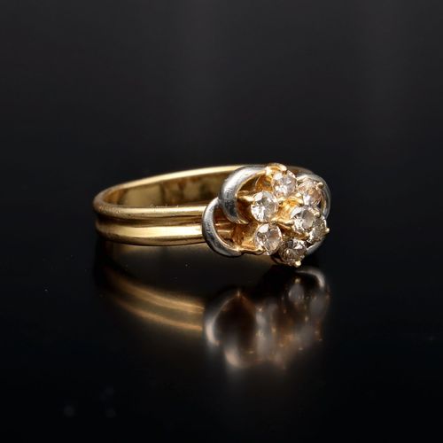 Vintage 18ct Gold Diamond Ring image-1