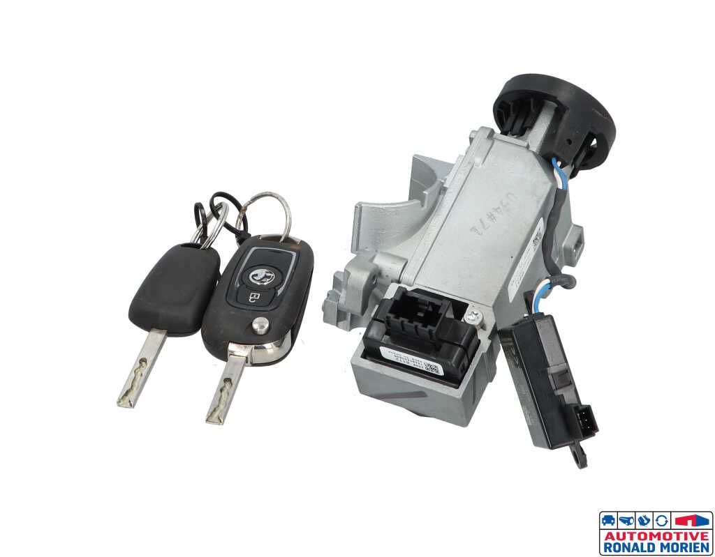 Used Ignition lock + key Opel Astra K Sports Tourer 1.4 16V Price € 39,00 Inclusive VAT offered by Automaterialen Ronald Morien B.V.