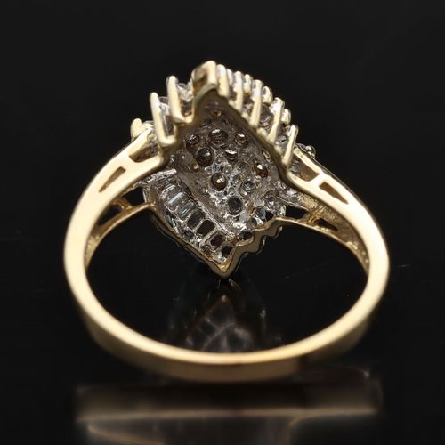 9ct Gold Vari Cut Diamond Ring image-5