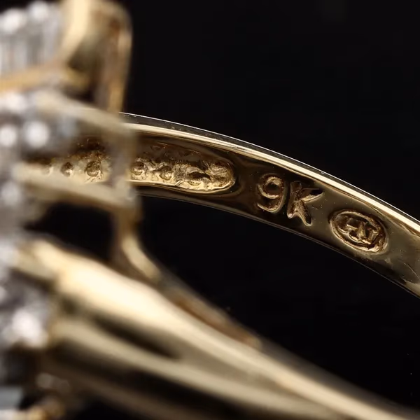 9ct Gold Vari Cut Diamond Ring