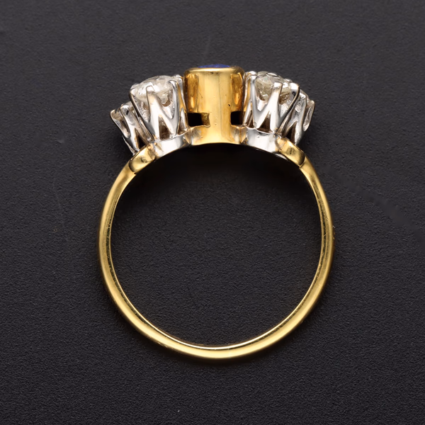 18ct Yellow Gold Sapphire & Diamond Ring