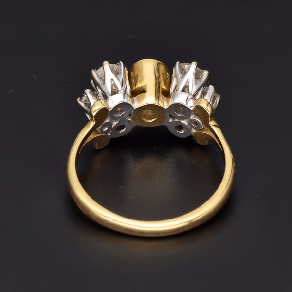 18ct Yellow Gold Sapphire & Diamond Ring