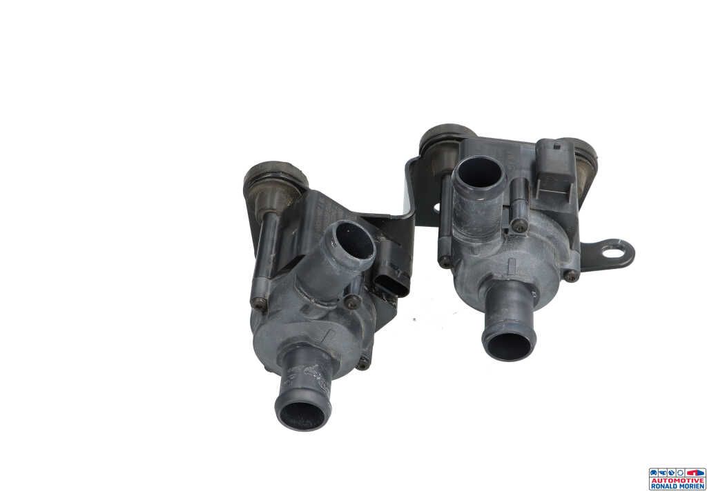 Used Additional water pump Audi A5 (F53/F5P) Price € 79,00 Inclusive VAT offered by Automaterialen Ronald Morien B.V.