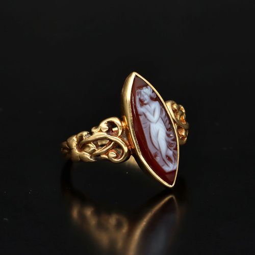 Vintage 18ct Gold Cameo Ring image-1