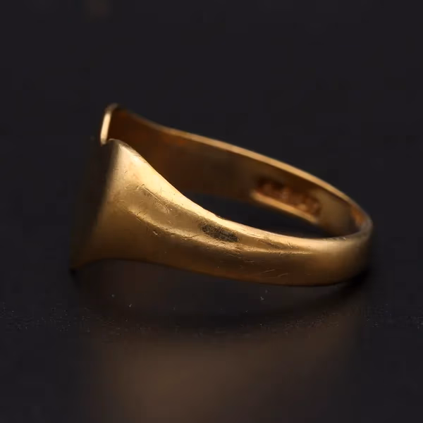 Vintage 9ct Gold Heart Signet Ring