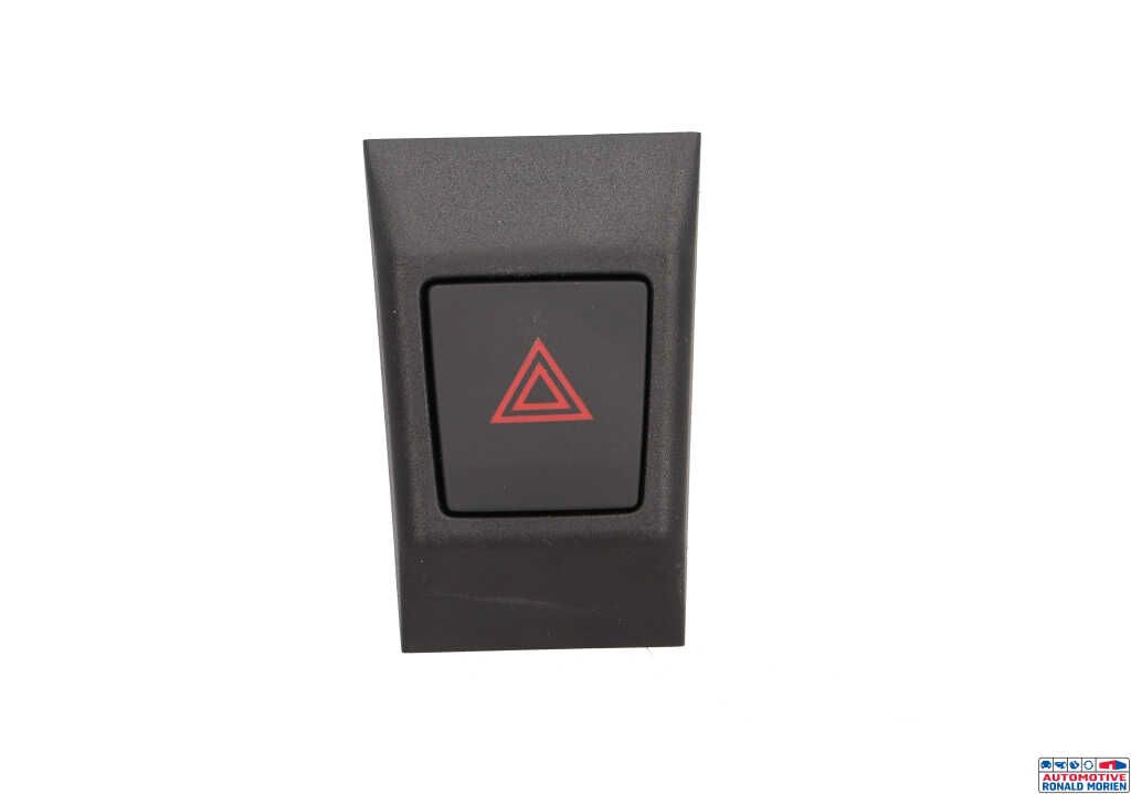 Used Panic lighting switch Cupra Formentor 2.5 VZ5 16V 4Drive Price € 10,00 Margin scheme offered by Automaterialen Ronald Morien B.V.