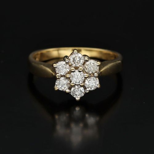 Vintage 18ct Gold Diamond Floral Cluster Ring image-2