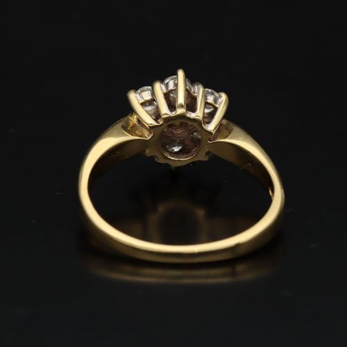 Vintage 18ct Gold Diamond Floral Cluster Ring image-5