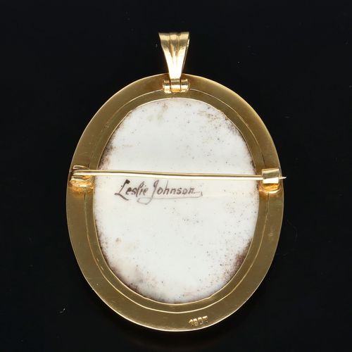 18ct Gold Framed Porcelain Pendant and Brooch image-5