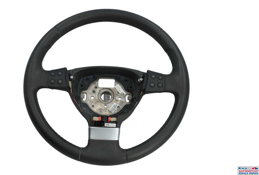 Used Steering wheel Volkswagen Eos (1F7/F8) 2.0 TDI DPF Price € 65,00 Margin scheme offered by Automaterialen Ronald Morien B.V.