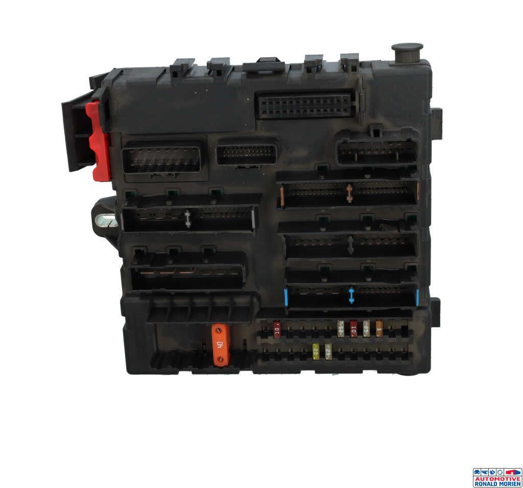 Used Fuse box Opel Vectra C 2.0 DTI 16V Price € 40,00 Margin scheme offered by Automaterialen Ronald Morien B.V.