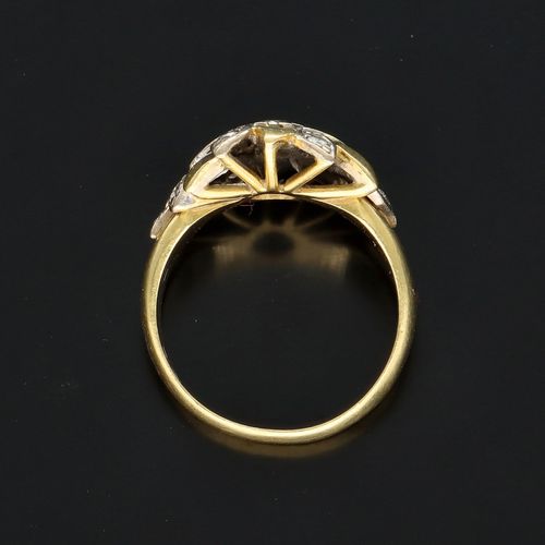 Vintage 18ct Gold Diamond Ring image-6