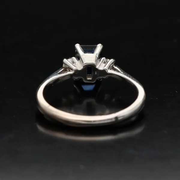 18ct White Gold Sapphire and Diamond Ring