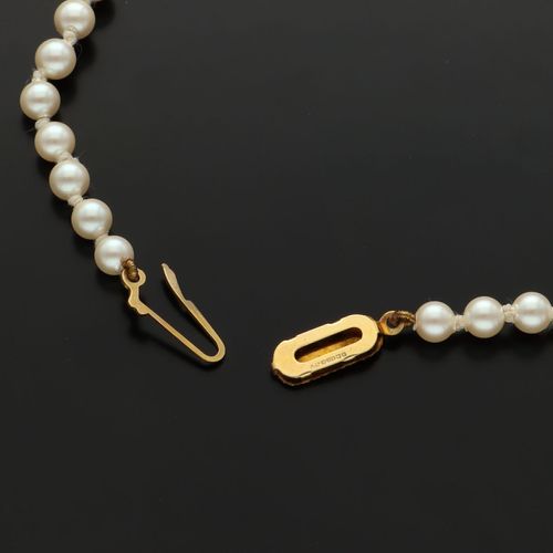 Re-Strung 9ct Gold Clasped Cultured Pearl Necklace image-6