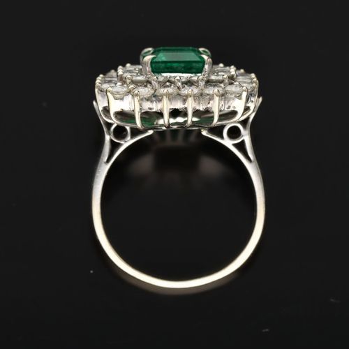 18ct Gold Emerald and Diamond Ring image-6