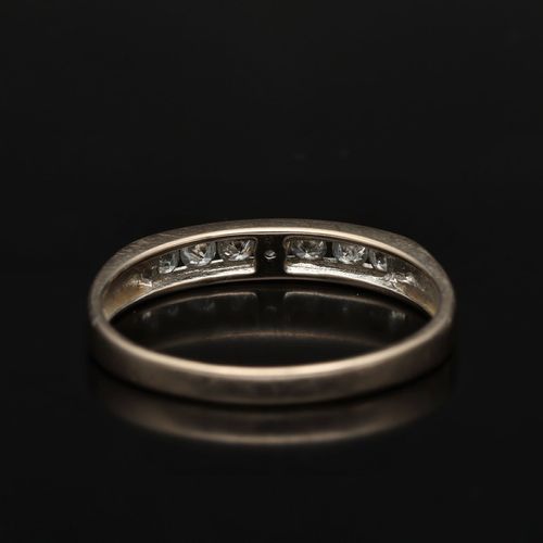 18ct Gold Brilliant Cut Diamond Ring image-5