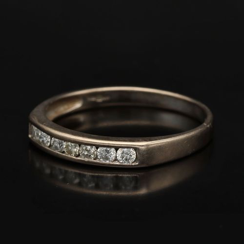 18ct Gold Brilliant Cut Diamond Ring image-3