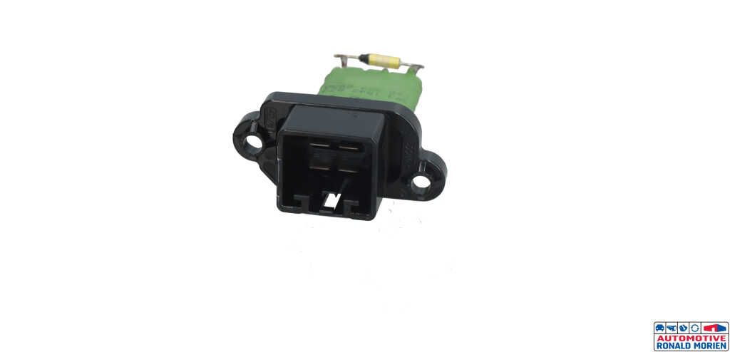 Used Heater resistor Volkswagen Up! (121) 1.0 MPI 12V Price € 9,99 Inclusive VAT offered by Automaterialen Ronald Morien B.V.
