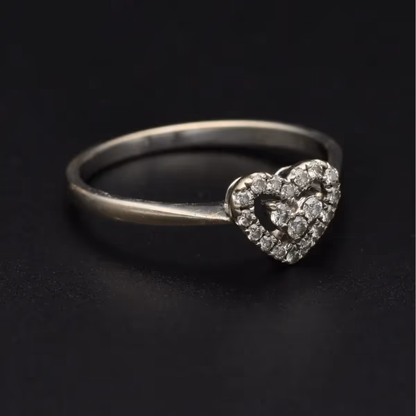 18ct Gold Diamond Heart Ring