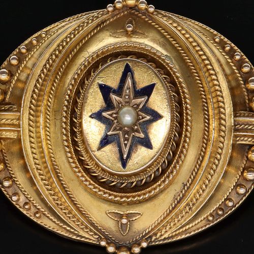 Victorian 15ct Gold Etruscan Brooch image-2
