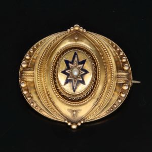 Victorian 15ct Gold Etruscan Brooch